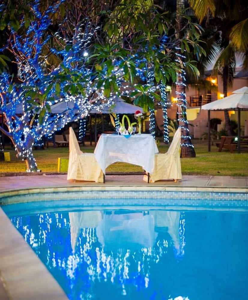 Manisa Hotel Flic-en-Flacq Buitenkant foto