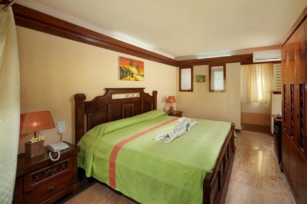 Manisa Hotel Flic-en-Flacq Buitenkant foto